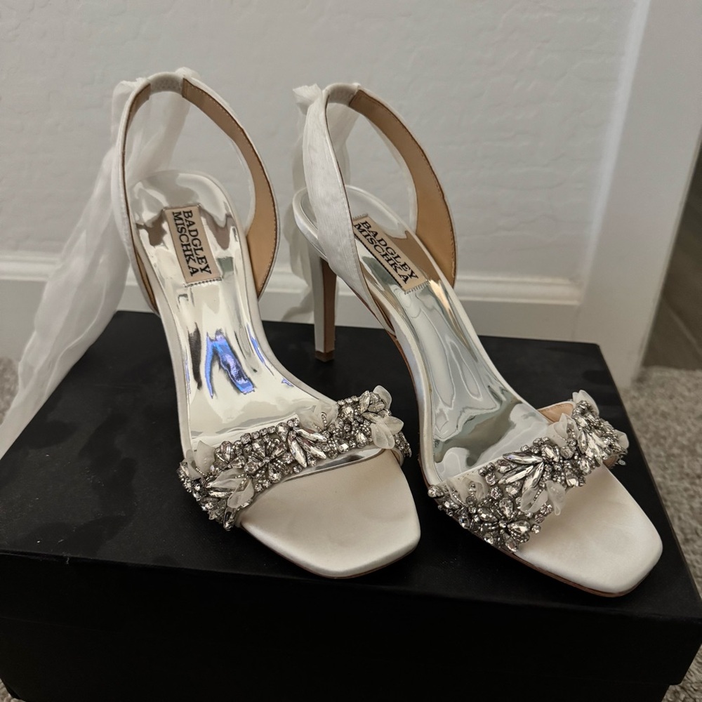 Badgley Mischka Bobbie heels soft white